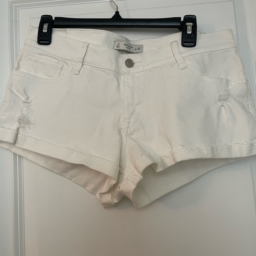 Abercrombie white shorts, extra shorts, new with tickets.